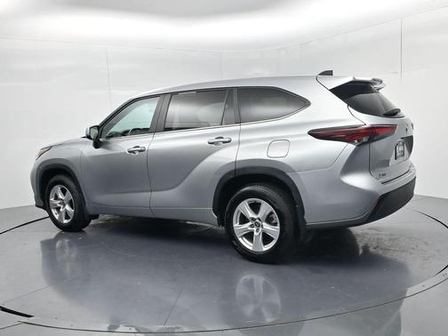 Celestial Silver Metallic 2024 Toyota Highlander LE