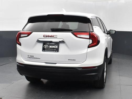 Summit White 2024 GMC Terrain SLE