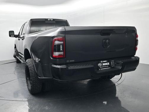 2023 RAM 3500 Laramie Crew Cab 4x4 8' Box