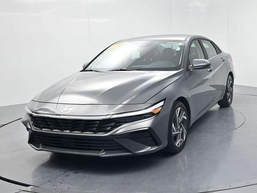 2025 Hyundai ELANTRA SEL