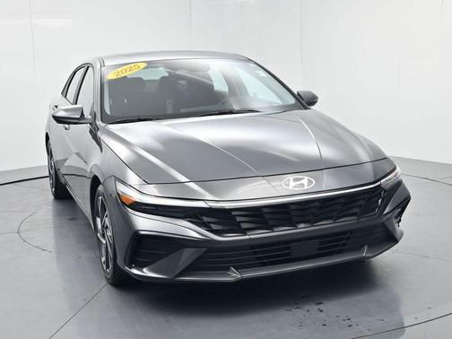 2025 Hyundai ELANTRA SEL