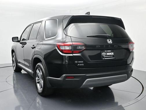 2023 Honda Pilot AWD EX-L 8 Passenger