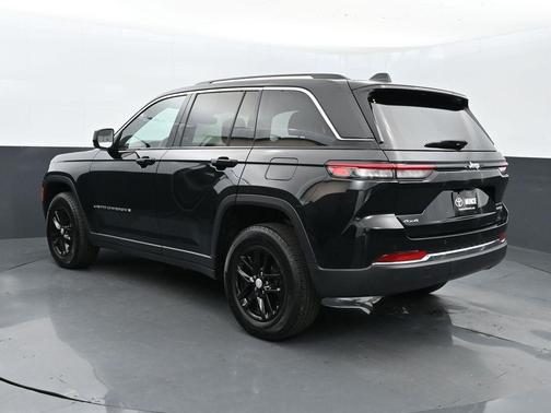 2023 Jeep Grand Cherokee Laredo