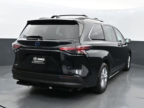 2022 Toyota Sienna XLE Woodland Edition