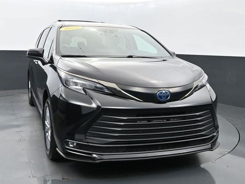 2022 Toyota Sienna XLE Woodland Edition