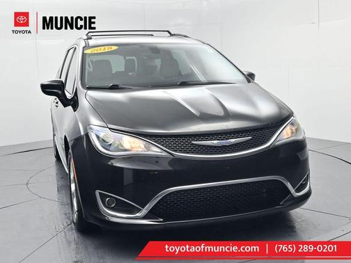 Brilliant Black Crystal Pearlcoat 2018 Chrysler Pacifica Touring-L Plus