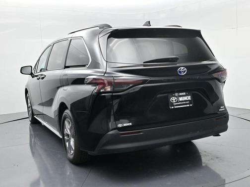 2024 Toyota Sienna XLE
