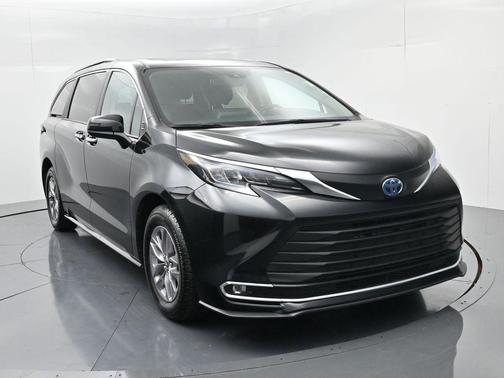 2024 Toyota Sienna XLE
