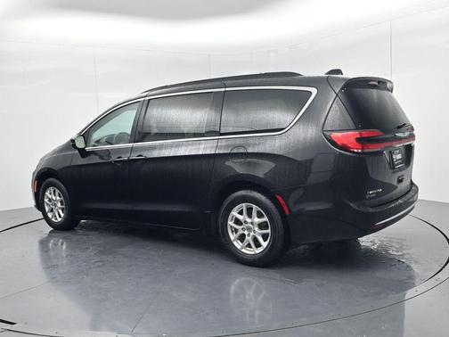 Brilliant Black Crystal Pearlcoat 2022 Chrysler Pacifica Touring L