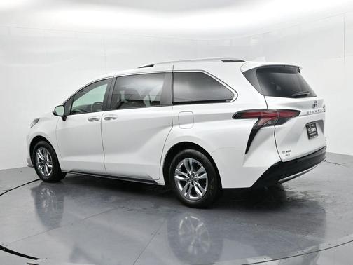 2023 Toyota Sienna Limited