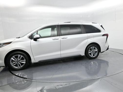 2023 Toyota Sienna Limited