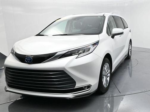 2023 Toyota Sienna Limited