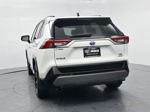 2020 Toyota RAV4 Hybrid SE