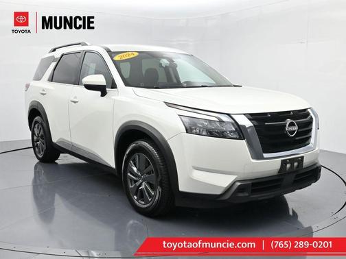 2024 Nissan Pathfinder SV