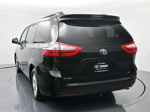 2017 Toyota Sienna LE