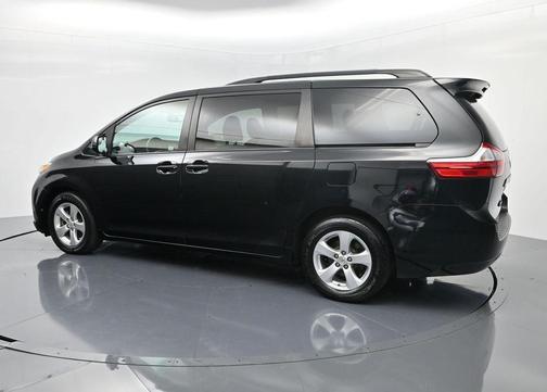 2017 Toyota Sienna LE