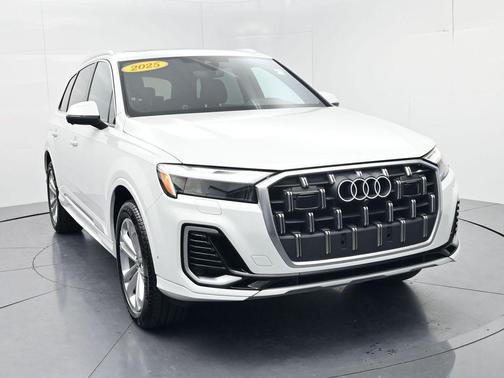 Mythos Black Metallic 2025 Audi Q7 55 Premium Plus