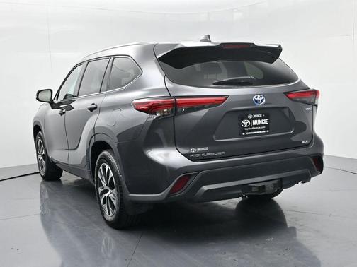 2022 Toyota Highlander Hybrid XLE