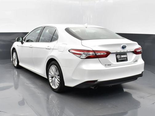 2019 Toyota Camry Hybrid XLE