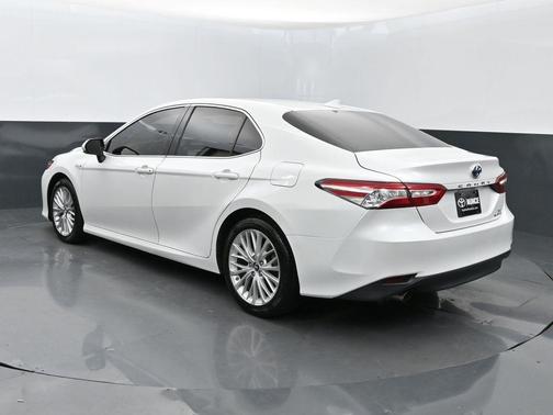 2019 Toyota Camry Hybrid XLE