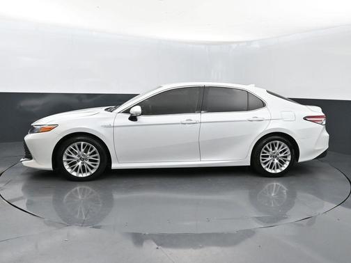 2019 Toyota Camry Hybrid XLE