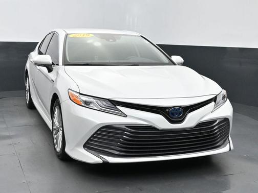 2019 Toyota Camry Hybrid XLE