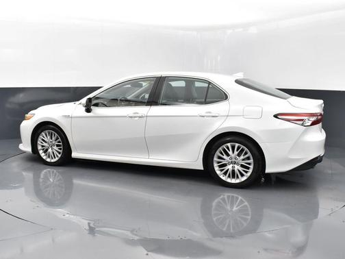 2019 Toyota Camry Hybrid XLE