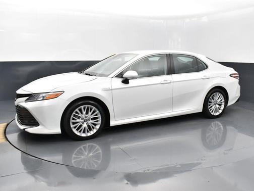 2019 Toyota Camry Hybrid XLE