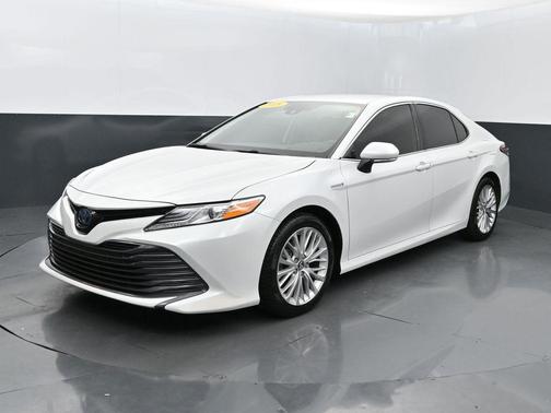 2019 Toyota Camry Hybrid XLE