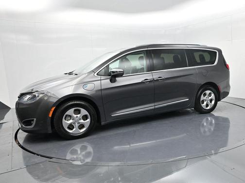 2017 Chrysler Pacifica Hybrid Platinum
