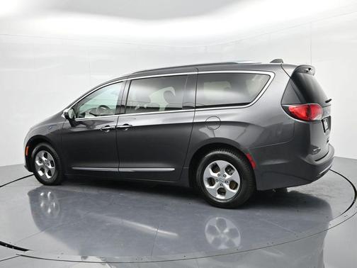 2017 Chrysler Pacifica Hybrid Platinum