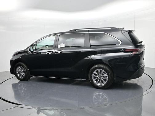 2025 Toyota Sienna XLE 7 Passenger