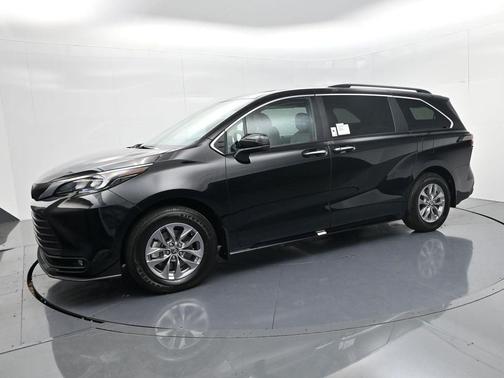 2025 Toyota Sienna XLE 7 Passenger