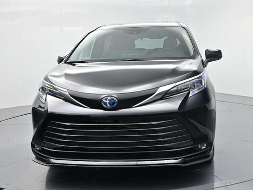 2025 Toyota Sienna XLE 7 Passenger
