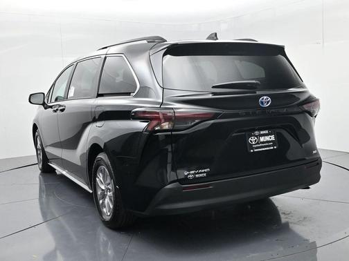 2025 Toyota Sienna XLE 7 Passenger