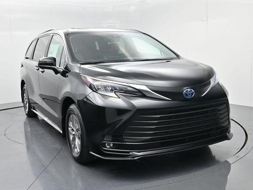2025 Toyota Sienna XLE 7 Passenger