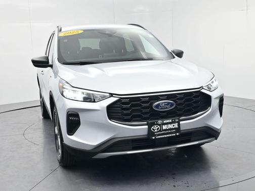 Silver Metallic 2025 Ford Escape ST-Line