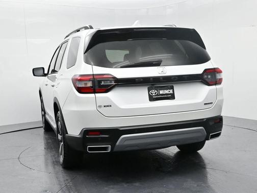 2025 Honda Pilot Touring 8-Passenger