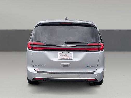 Silver Mist Clearcoat 2024 Chrysler Pacifica Hybrid Select