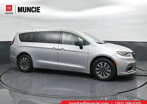 Silver Mist Clearcoat 2024 Chrysler Pacifica Hybrid Select