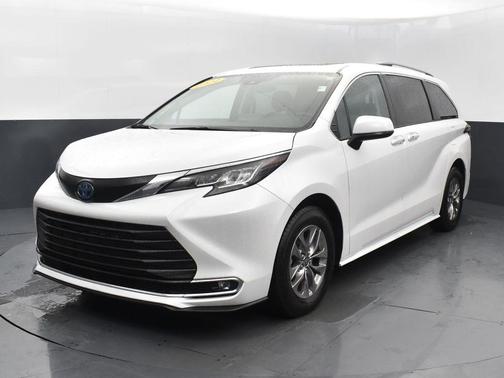 2023 Toyota Sienna XLE