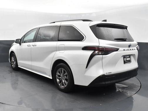 2023 Toyota Sienna XLE