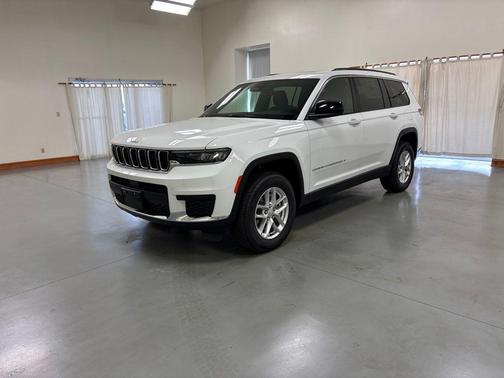 Bright White Clearcoat 2026 Jeep Grand Cherokee L Laredo