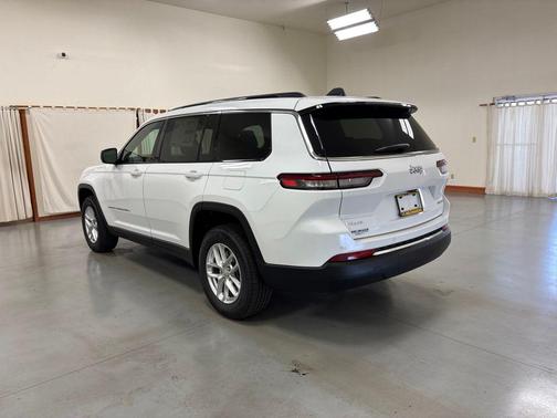 Bright White Clearcoat 2026 Jeep Grand Cherokee L Laredo