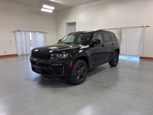High Gloss Black 2027 Jeep Grand Cherokee Limited