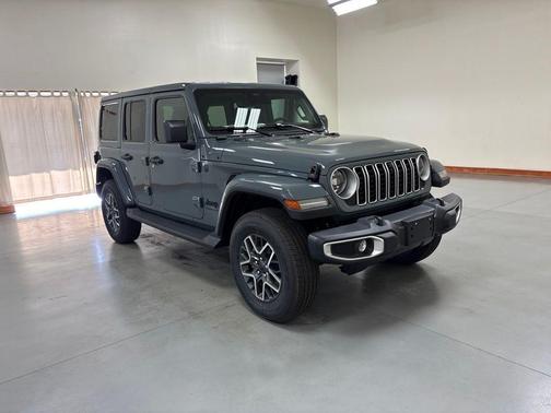 Anvil Clear Coat 2026 Jeep Wrangler Sahara