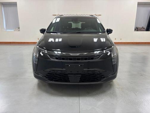 Diamond Black Crystal Pearlcoat 2027 Chrysler Pacifica Limited