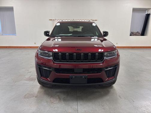Velvet Red Pearlcoat 2026 Jeep Grand Cherokee Altitude