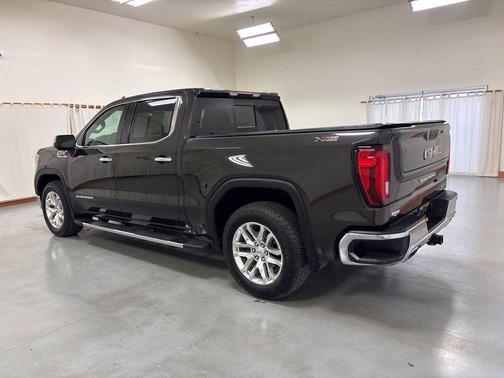 Brownstone Metallic 2021 GMC Sierra 1500 SLT