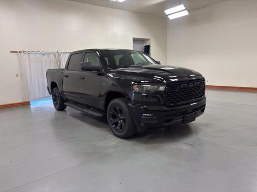 Diamond Black Crystal Pearlcoat 2027 RAM 1500 Express